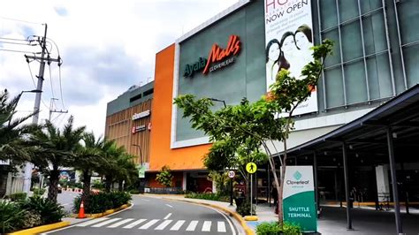 miniso ayala malls cloverleaf